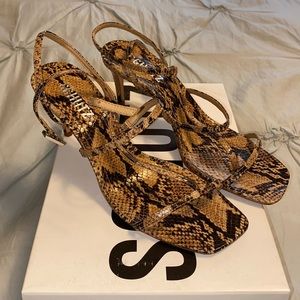 Schutz- Snake print sandal heel